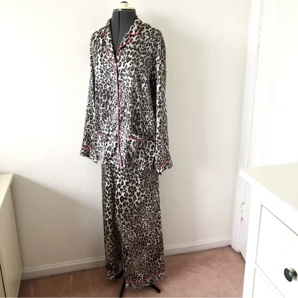 2000s Victoria Secret snow leopard satin pajama set sz M